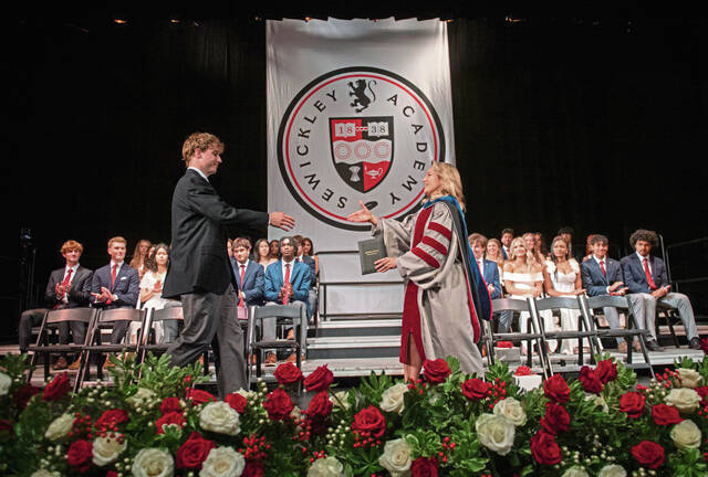 8581712_web1_SEW-SewAcademyGraduation17-061925