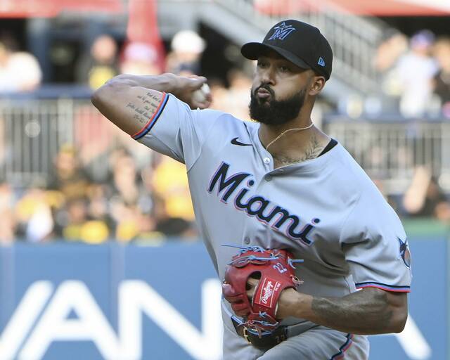 8583750_web1_ptr-BucsMarlins05-061125