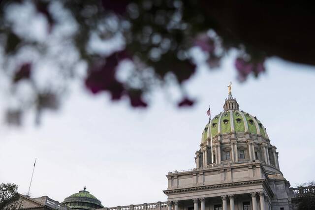 8584127_web1_capitol3