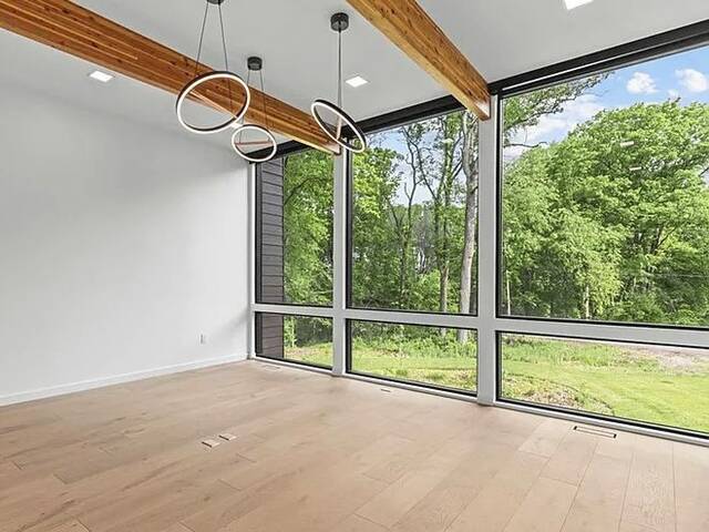 8584920_web1_her-modern-061925-6