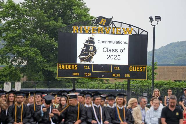 8587696_web1_pal-RiverviewGraduation-061925--4-