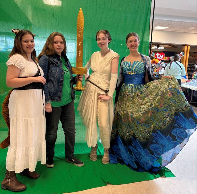 8611231_web1_naj-NCfourgreenscreen1-062625