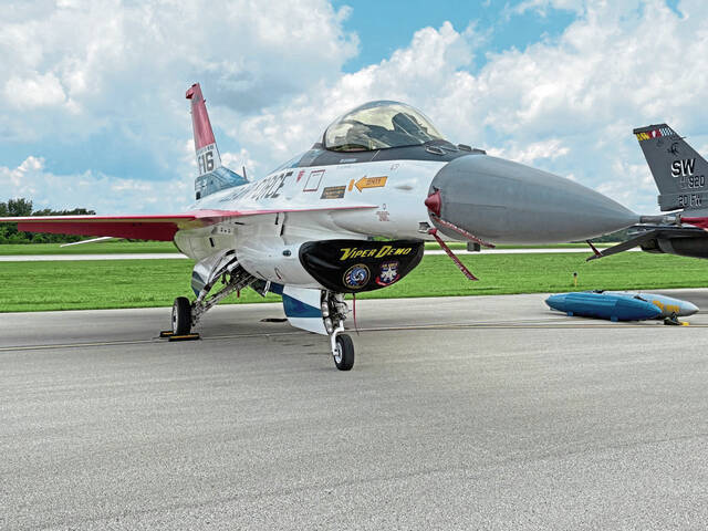 8612004_web1_gtr-AirshowViper2-062125