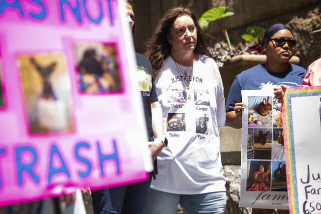 8612443_web1_ptr-PetProtest1-061825