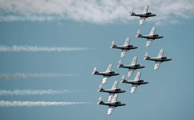 8621749_web1_gtr-airshowday2-32-062325