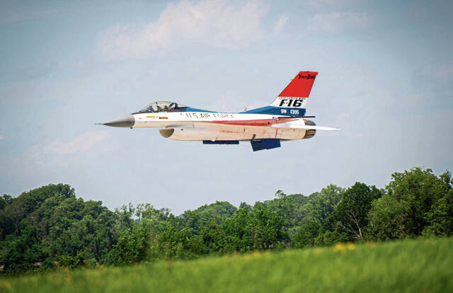 8621749_web1_GTR-AirshowDAY2-9--062325
