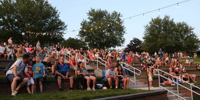 8629966_web1_amphitheater-crowd-community-day-2