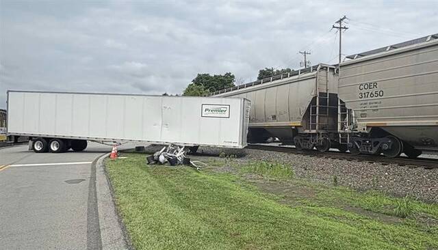 8636943_web1_vnd-Blawtraincrash