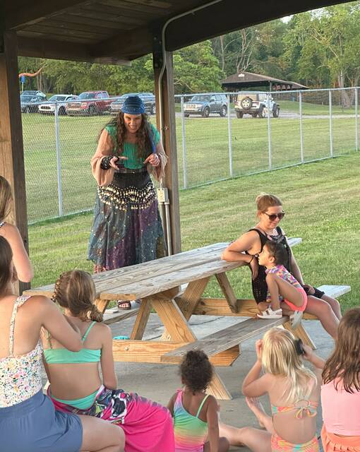8637784_web1_hj-SummerweenStarla2-062125