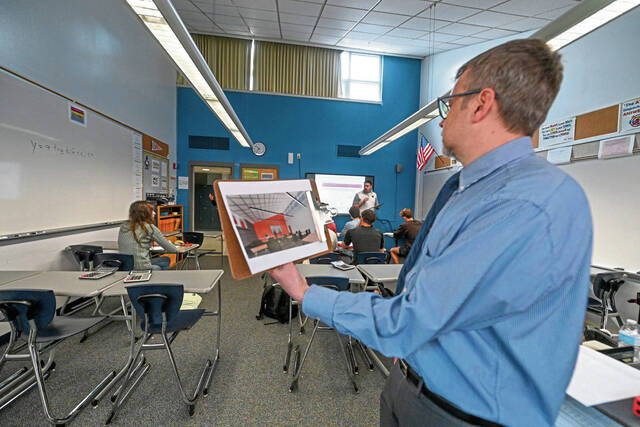 8428035_web1_sew-seniorschool5-050125