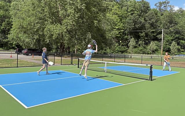 8624341_web1_HER-PickleballRules-070325