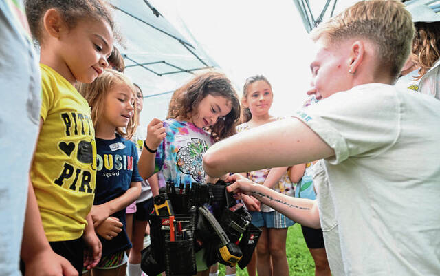 8626526_web1_sew-GirlScoutCamp104