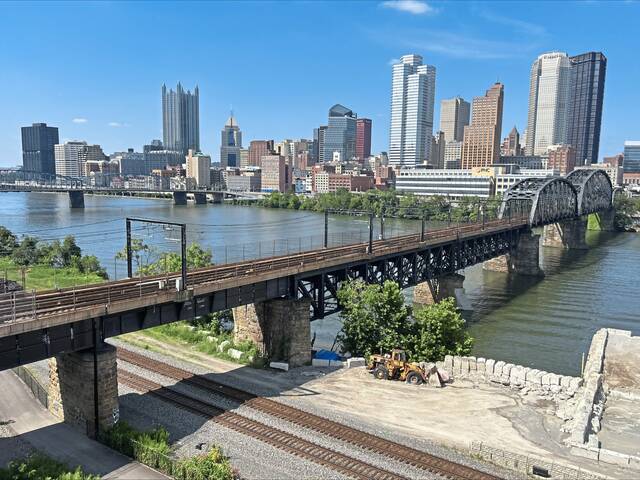 8643928_web1_PTR-Downtown-Pittsburgh-train-tressel-2025