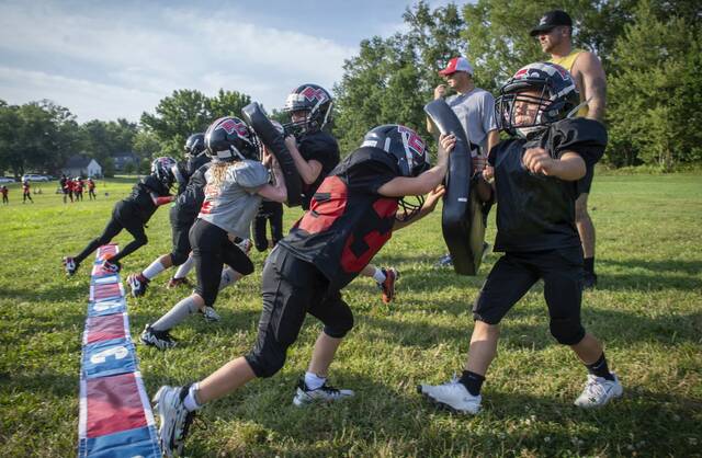 8643934_web1_vnd-youthfootball9