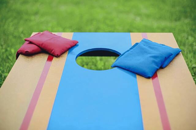 8644448_web1_corn-hole-game-WEB