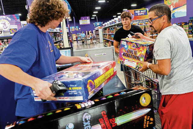 Fireworks stores see big business ahead of July Fourth weekend