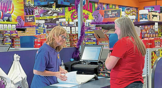 8646617_web1_gtr-FireworkSales-070225