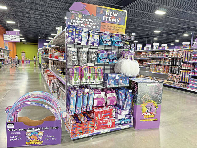 8646617_web1_gtr-FireworkSales-NF--070225