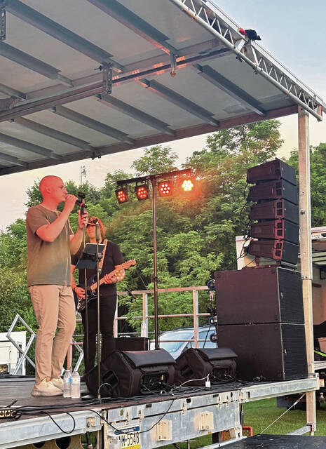 8648740_web1_naj-FPfestivalsinger-071025