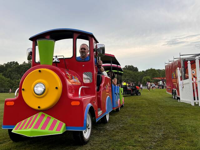 8648740_web1_naj-FPfestivaltrain-071025