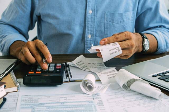 8650848_web1_Tax-prep