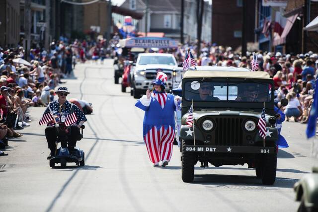 8655066_web1_gtr-Latrobe4thParade12-070525
