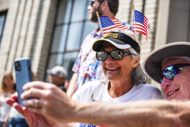 8655066_web1_gtr-Latrobe4thParade15-070525