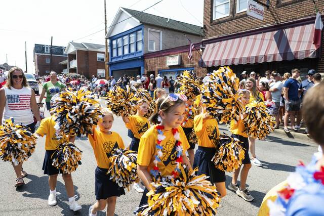 8655066_web1_gtr-Latrobe4thParade4-070525