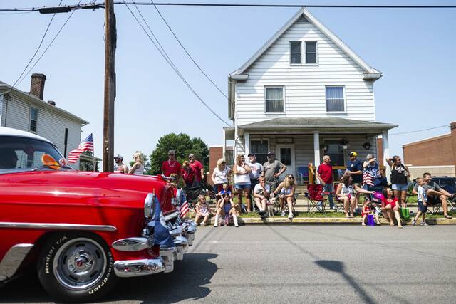 8655066_web1_gtr-Latrobe4thParade7-070525