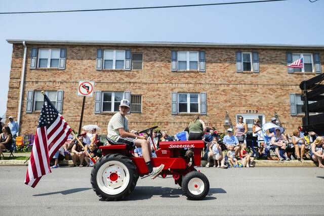 8655066_web1_gtr-Latrobe4thParade8-070525