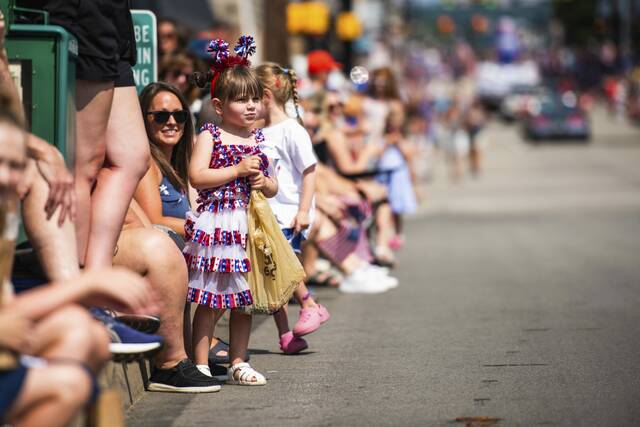 8655066_web1_gtr-Latrobe4thParade9-070525