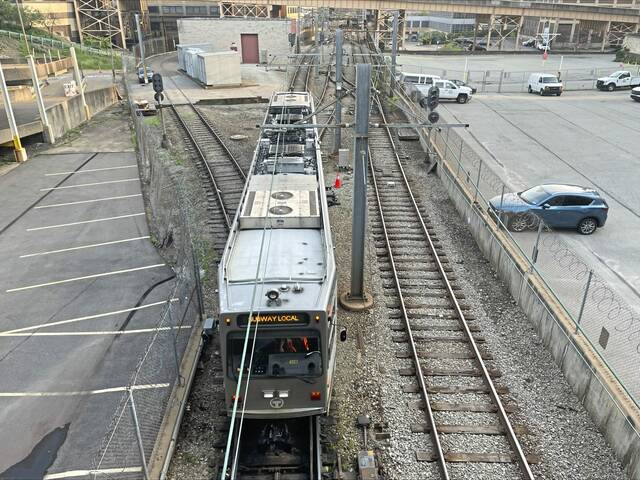8655335_web1_PTR-Pittsburgh-Regional-Transit-light-rail-car-T-car-Pittsburgh-near-Second-Ave-2025