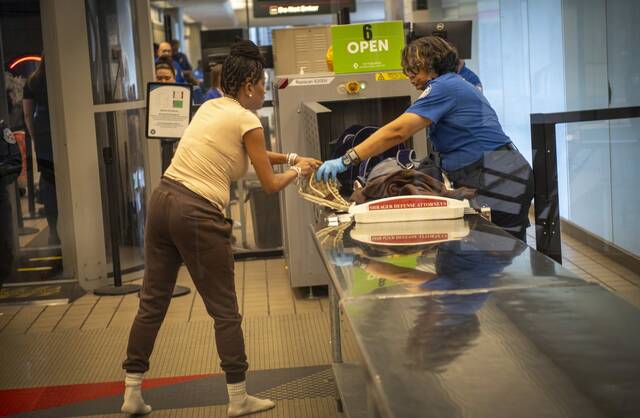 8668885_web1_ptr-TSANoShoes1