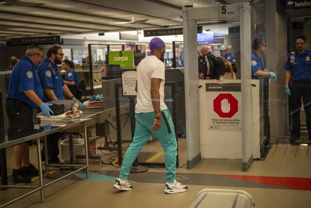 8668885_web1_ptr-TSANoShoes12