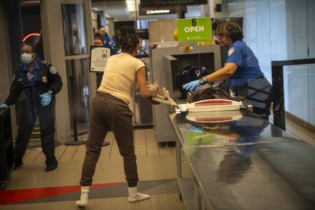 8668885_web1_ptr-TSANoShoes2