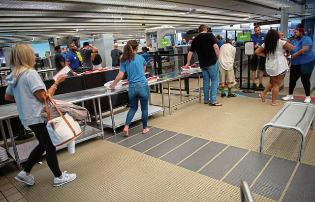 8668885_web1_ptr-TSANoShoes3