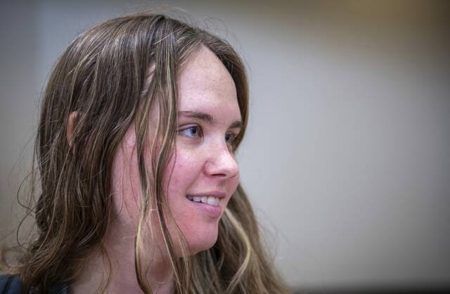 8668885_web1_ptr-TSANoShoes5