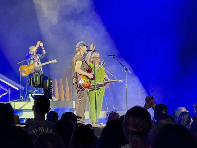 8671009_web1_ptr-Lumineers-071125--3-