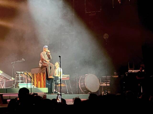 8671009_web1_ptr-Lumineers-071125--9-