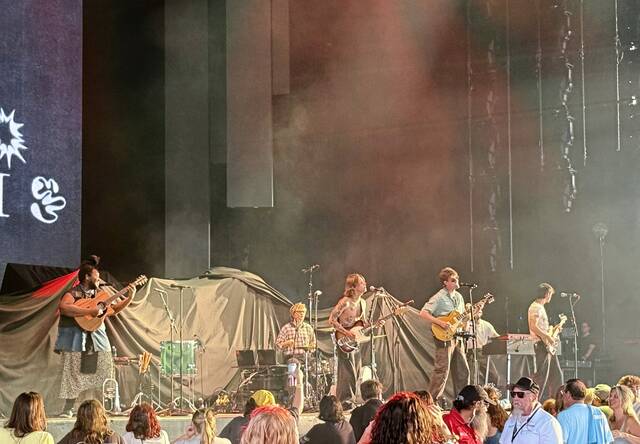 8671009_web1_ptr-Lumineers-071125
