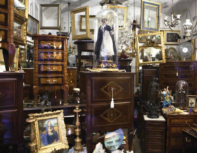 8676125_web1_best_antiques