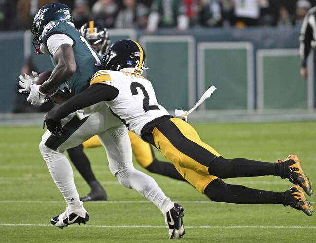 8677462_web1_ptr-SteelersEagles19-121624