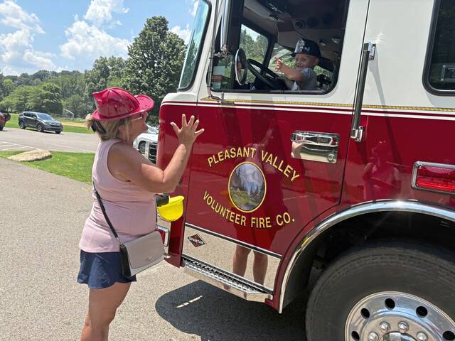 8683120_web1_HER-OHaraTruckTouching-072425