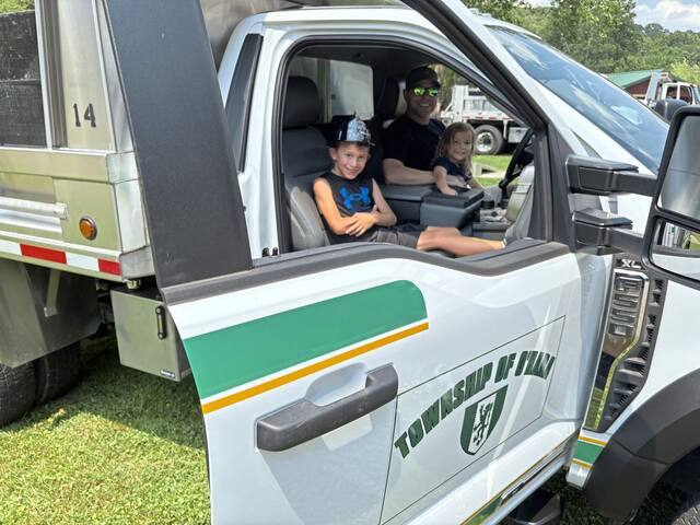 8683120_web1_HER-OHaraTruckTouching4-072425