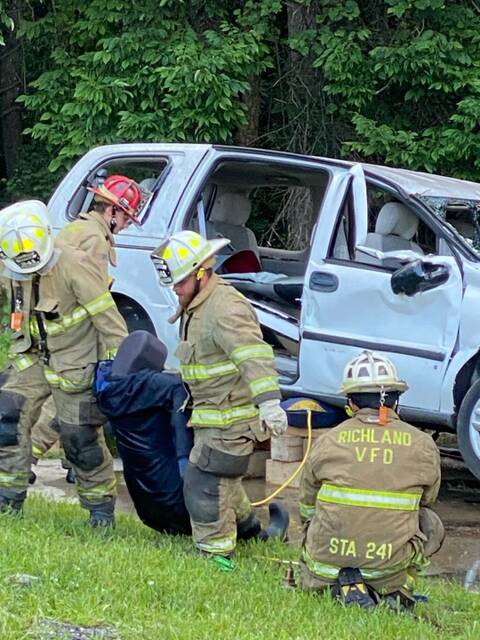 8689484_web1_rvfd-car-rescue