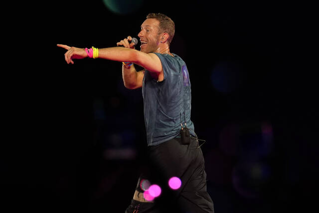 8695271_web1_AP25018565031127