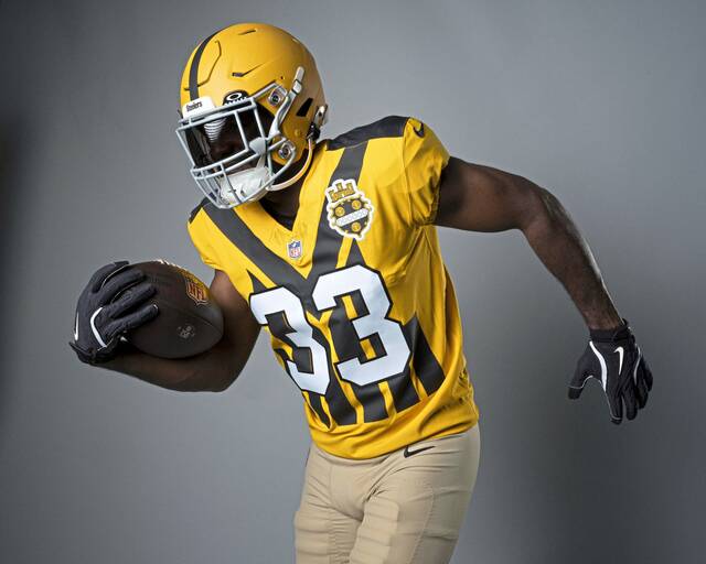 8700316_web1_gtr-Steelersthrowback3-072225