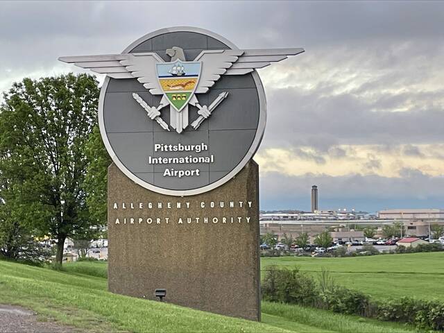 8700400_web1_PTR-Pittsburgh-International-Airport-entrance-sign-right-day-time-2025