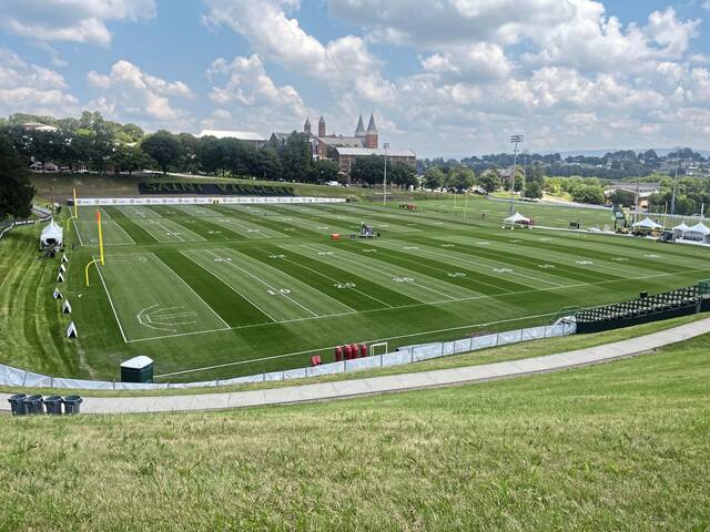 Steelers players arrive for 2025 training camp at Saint Vincent