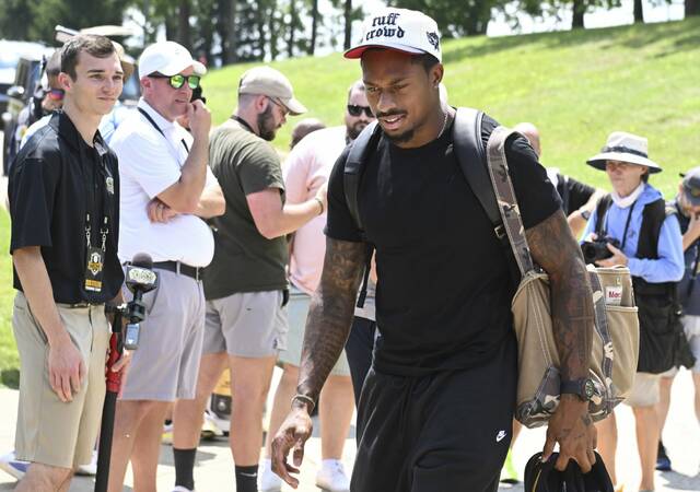 Steelers players arrive for 2025 training camp at Saint Vincent
